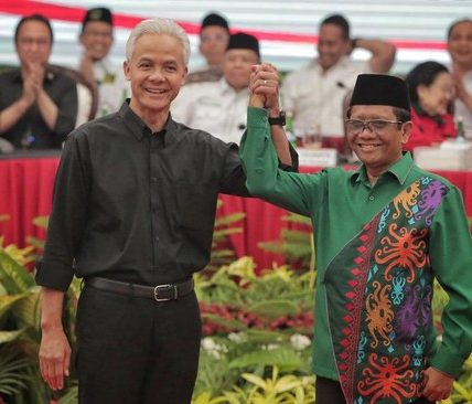 Menengok Corak Batik Mahfud saat Diumumkan Sah Jadi Bacawapres Ganjar