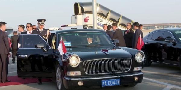 Jokowi Dijemput Mobil Mewah Kebanggaan China, Hongqi L5