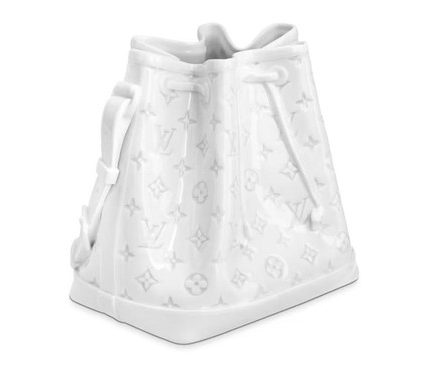 Louis Vuitton Rilis Vas Bunga Porselen, Lebih Mahal dari Tas Aslinya